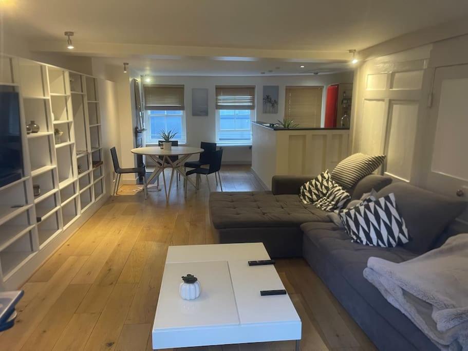 Spacious 2 Bedroom Apartment In The Heart Of Soho. Londyn Zewnętrze zdjęcie
